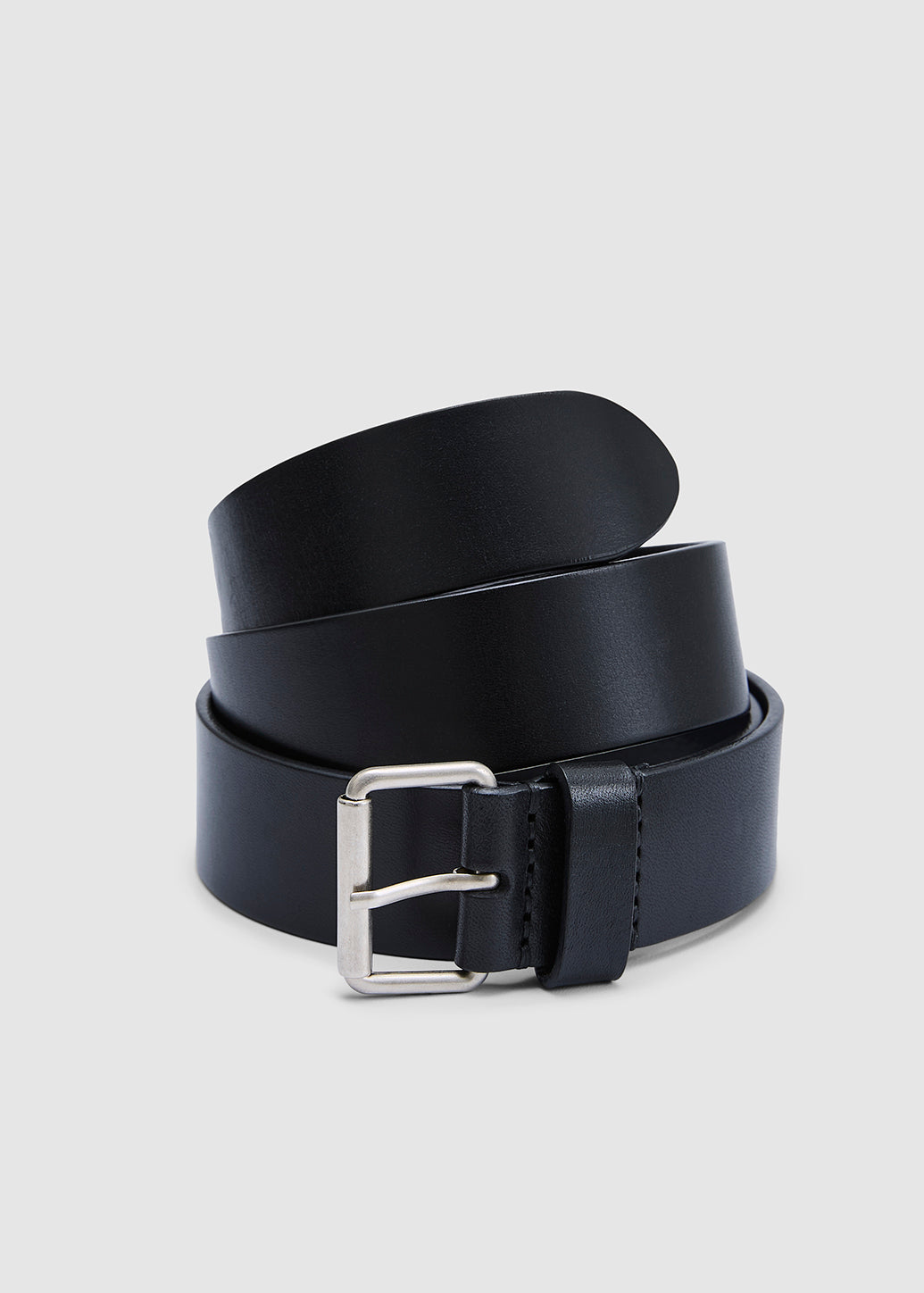 SLEEK BUCKLE LEATHER BELT