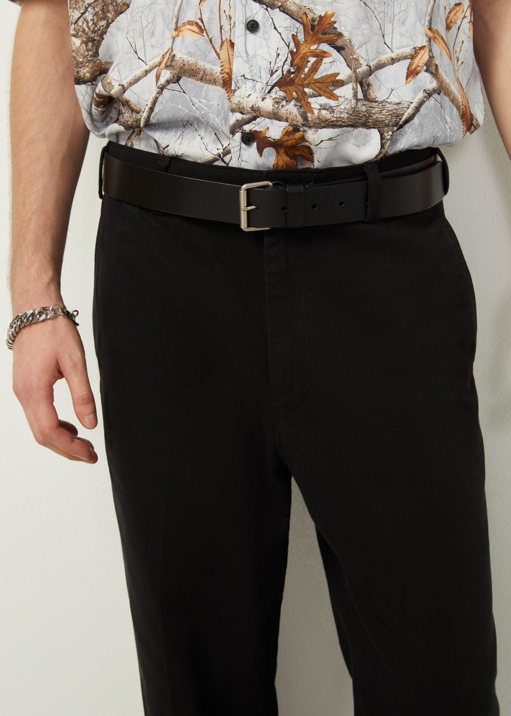 SLEEK BUCKLE LEATHER BELT