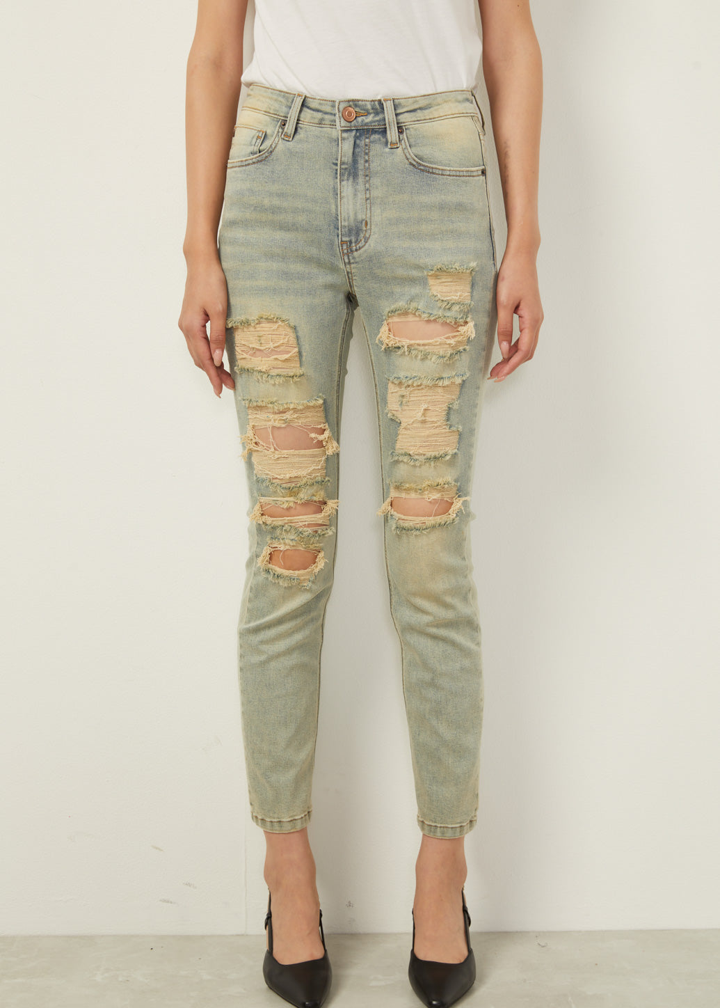 DESTROYED SLIM FIT JEANS