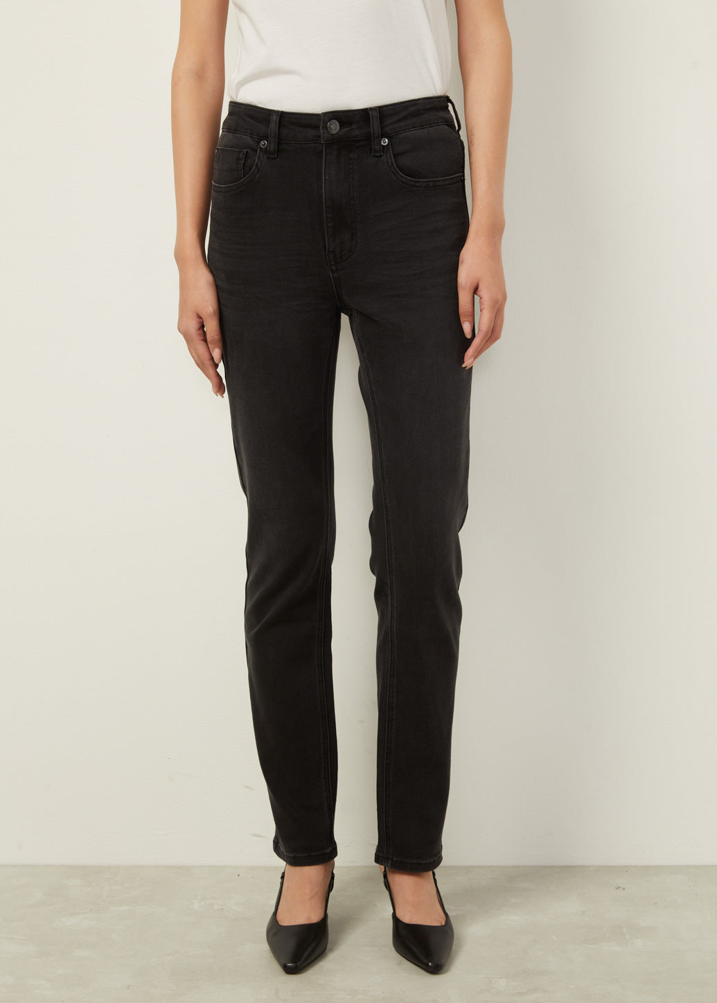 BLACK STOVEPIPE JEANS