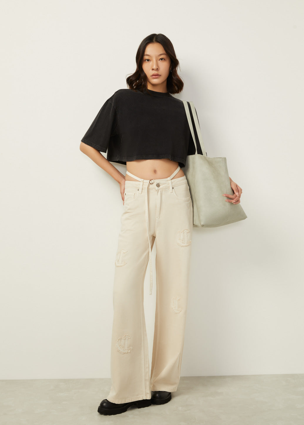 C FRAYED PATCH JEANS