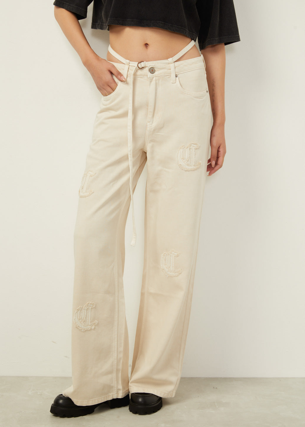 C FRAYED PATCH JEANS
