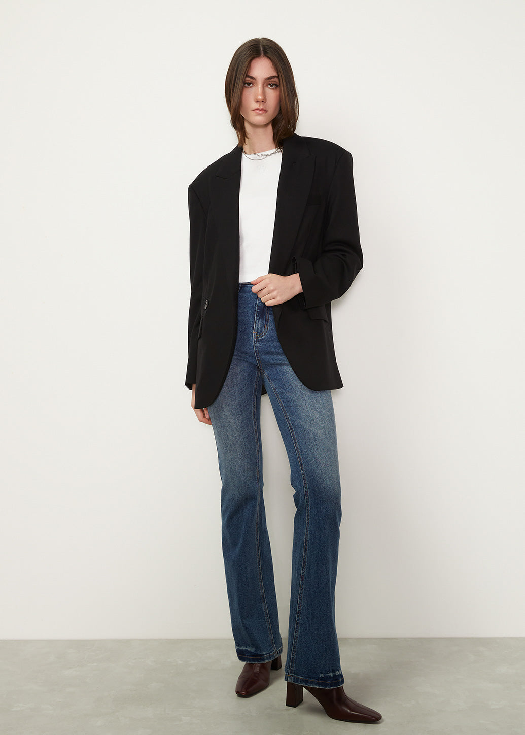 DISTRESSED FLARE JEANS