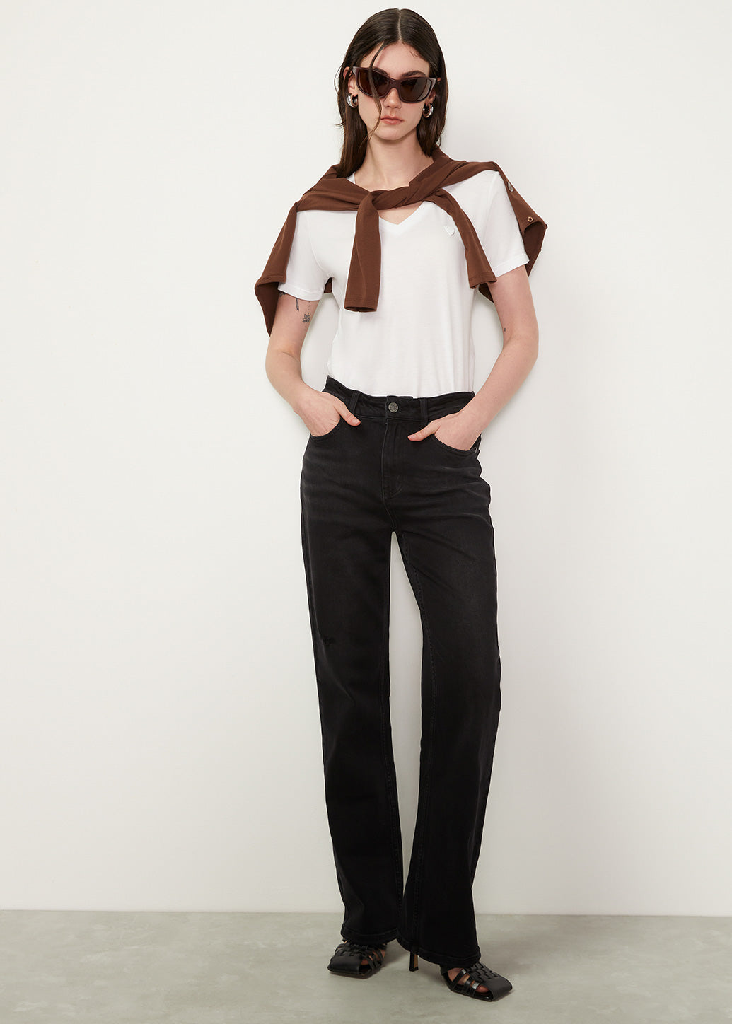 COMFORT BLACK STRAIGHT JEANS
