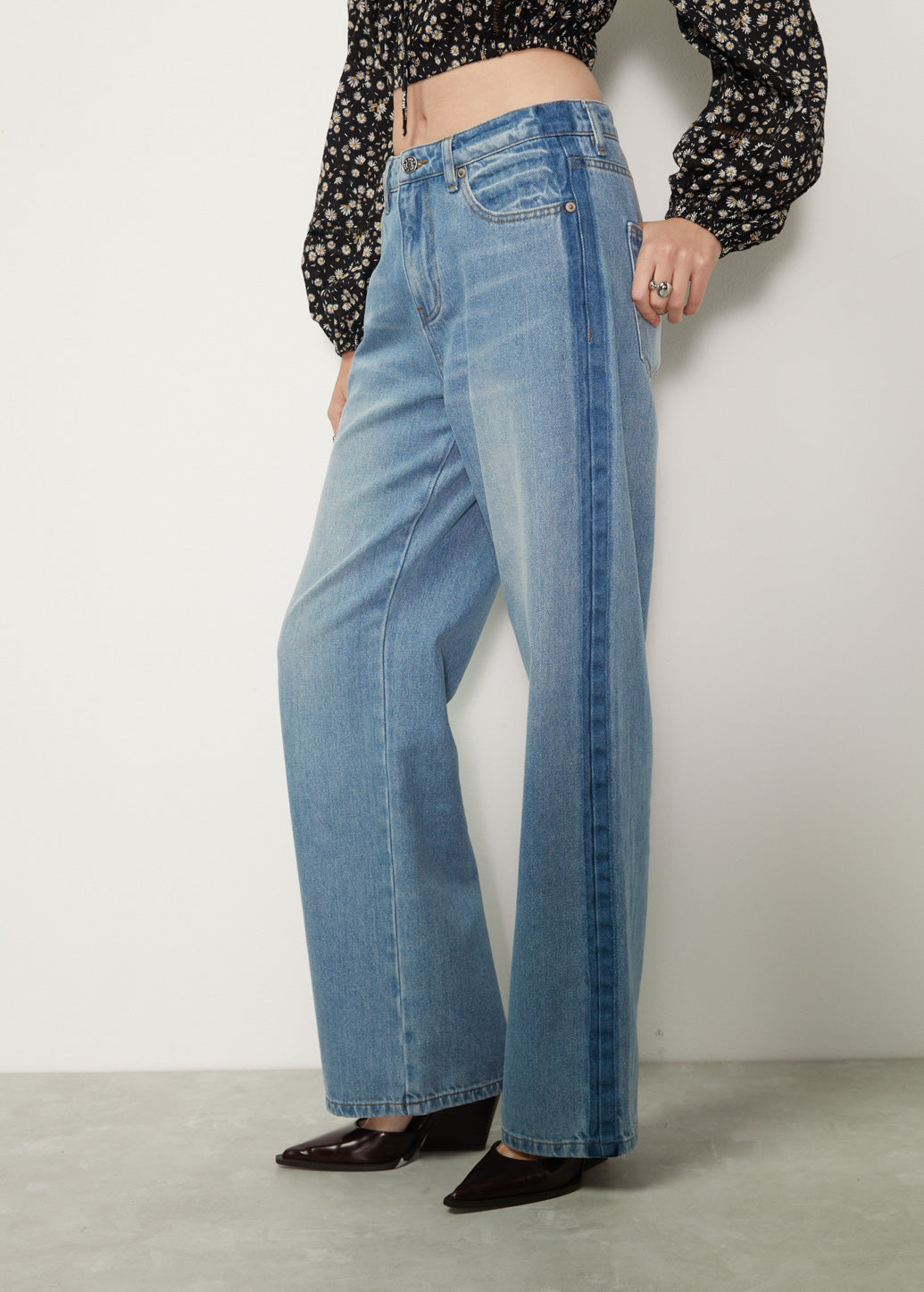 MEDIUM RISE BAGGY JEANS
