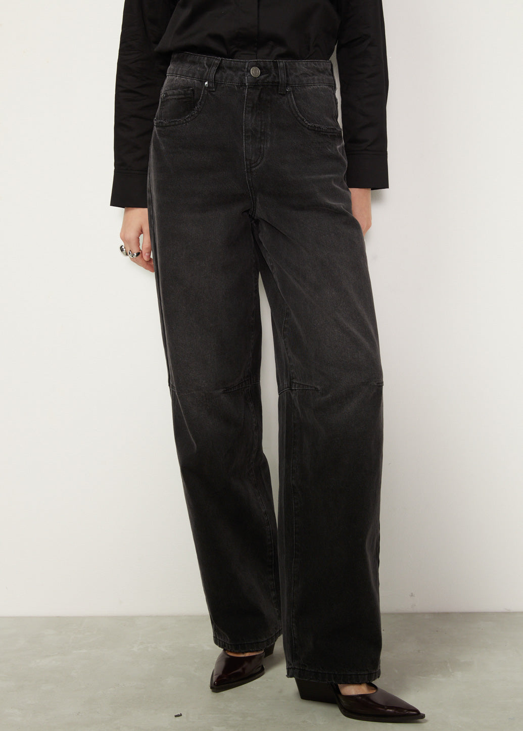 BLACK BARREL LEG JEANS