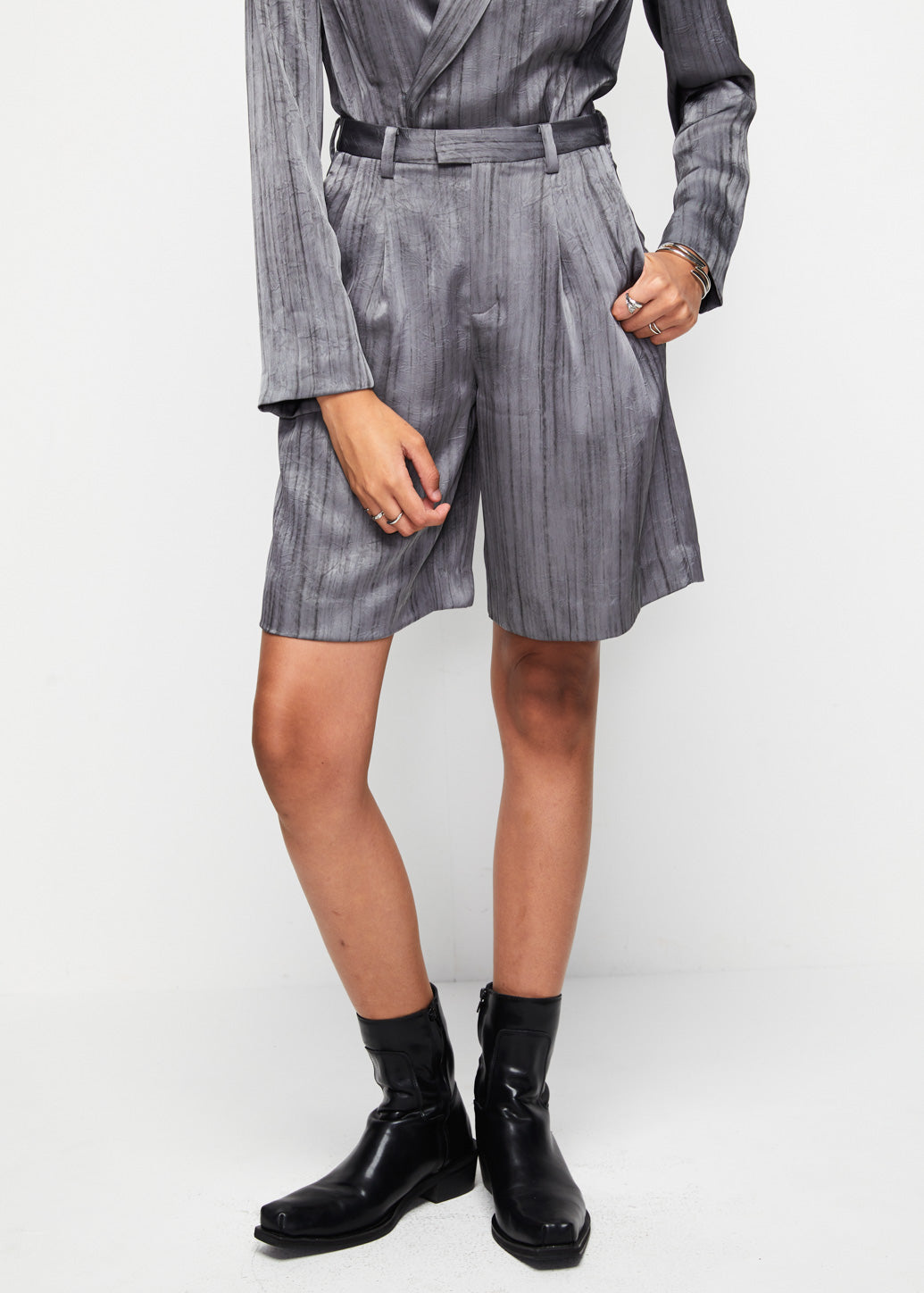 PLEATED BERMUDA SHORTS
