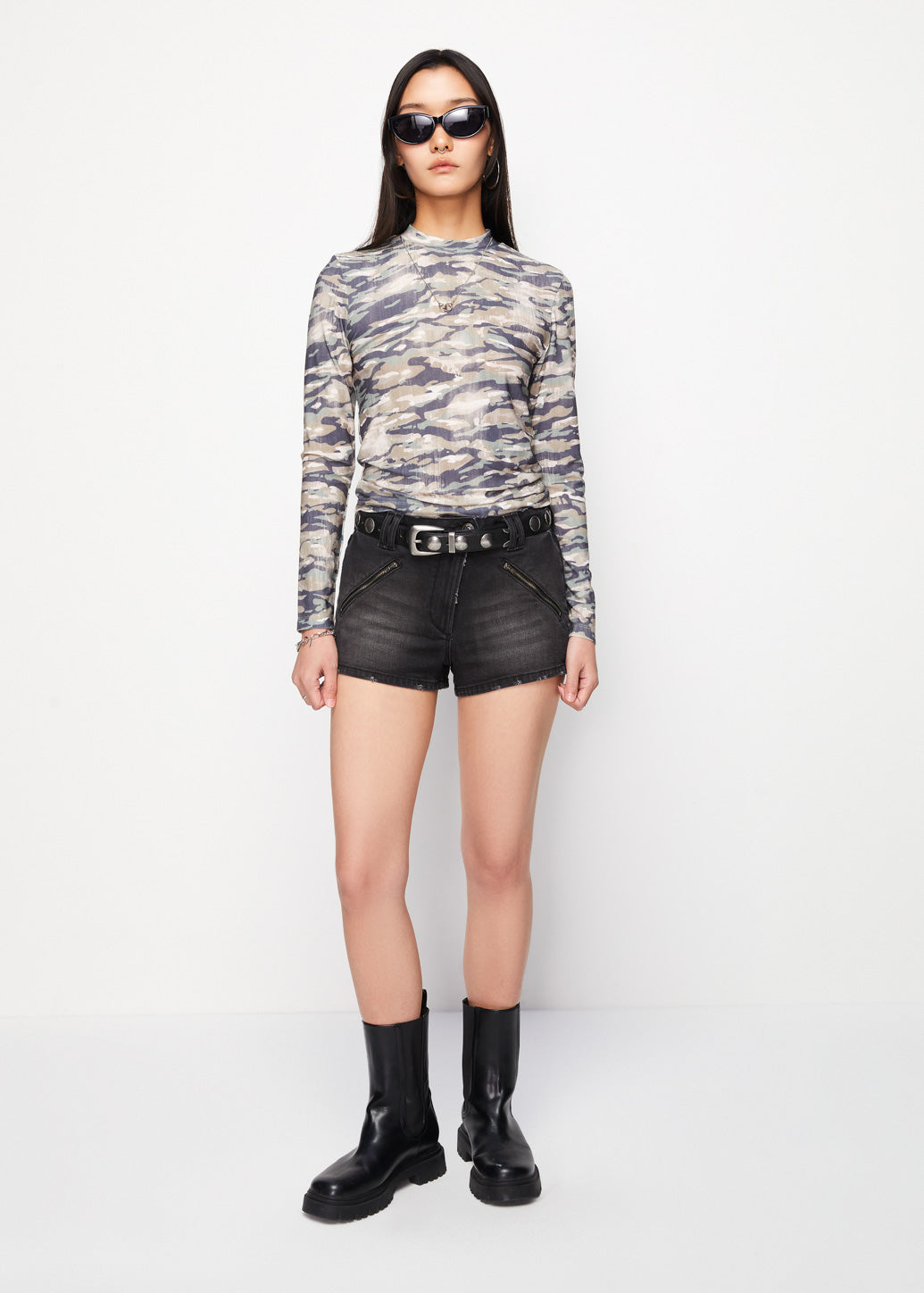 LOW WAIST SHORT SHORTS