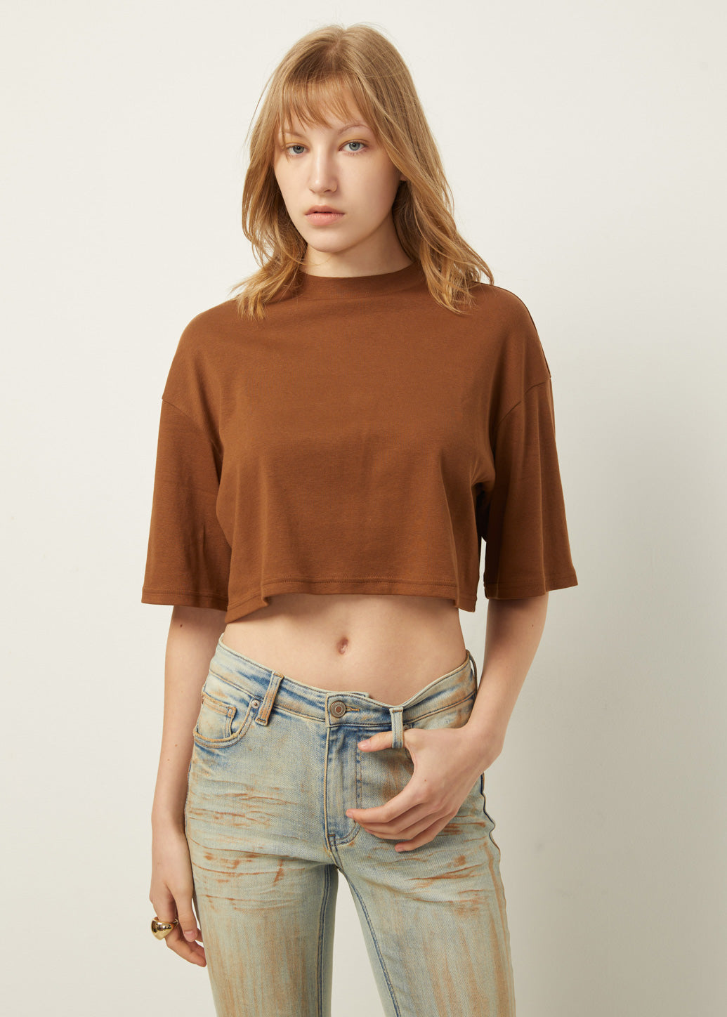 MOCK NECK CROPPED TEE