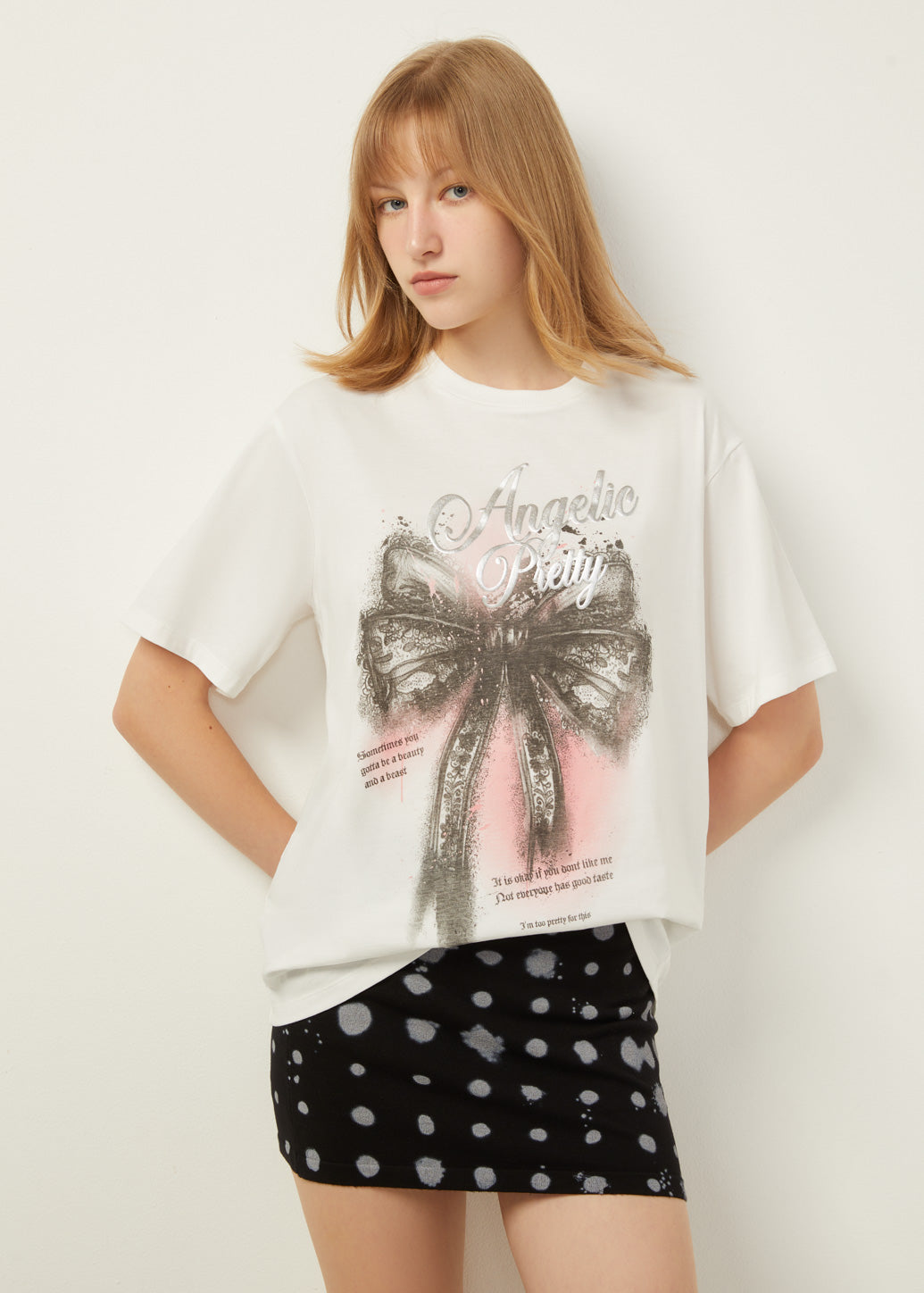 OVERSIZED RIBBON GRAPHIC TEE