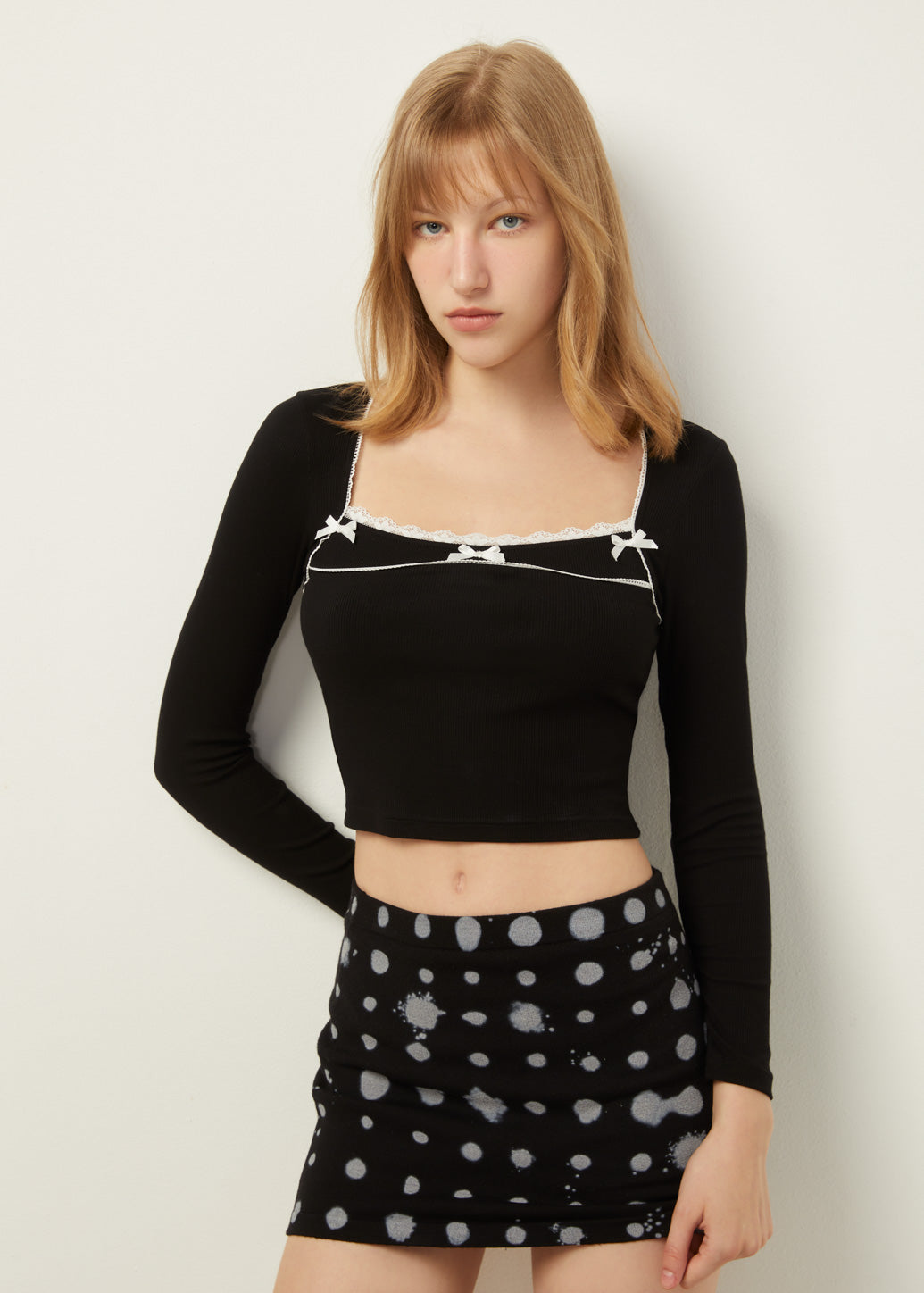 SQUARE NECK LACE TRIM TOP