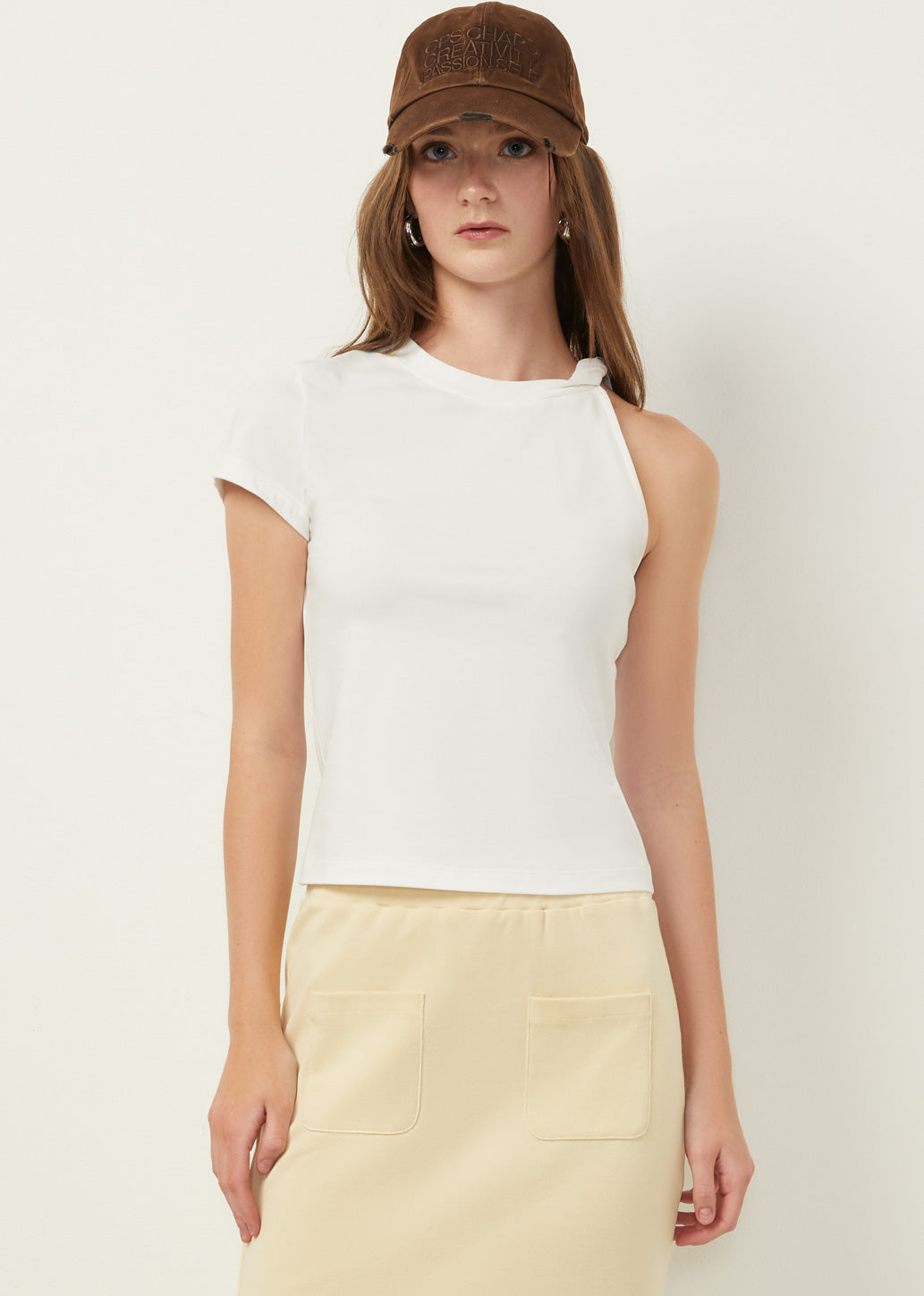 TWISTED SHOULDER TOP