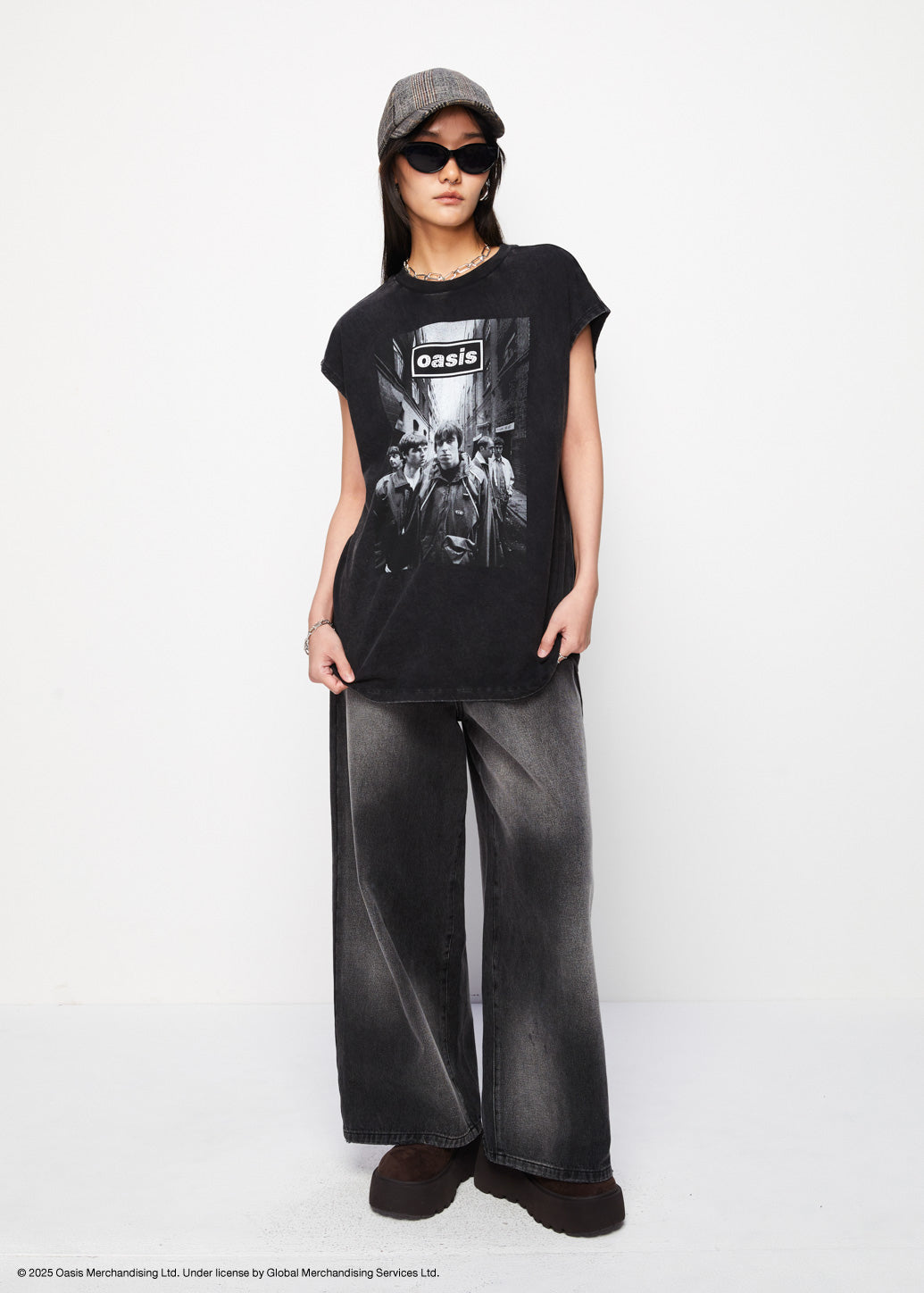 SLEEVELESS OASIS GRAPHIC TEE