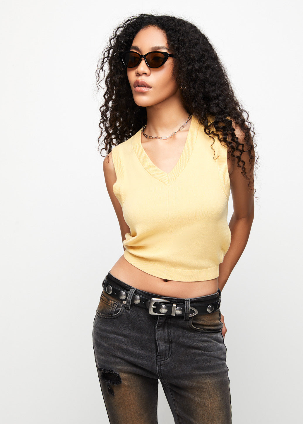 SLEEVELESS KNITTED TOP