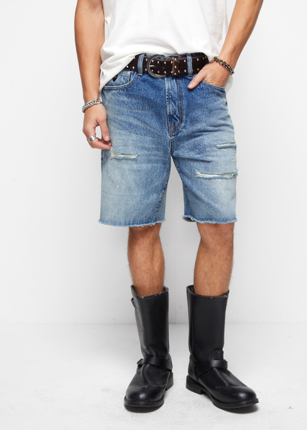DISTRESSED JEANS SHORTS