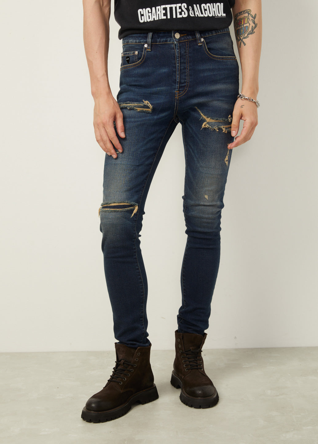 DISTRESSED SUPER SKINNY JEANS