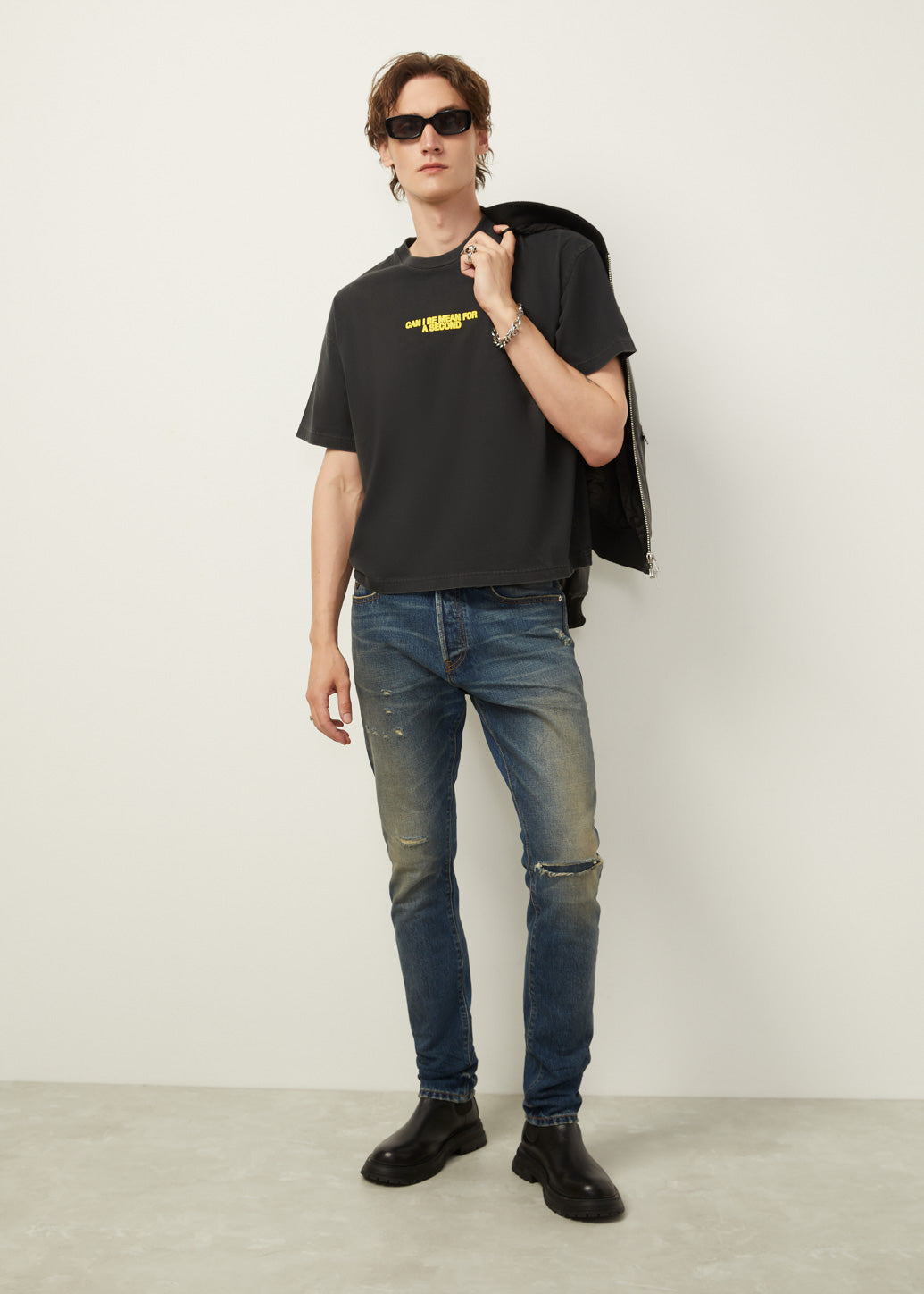DISTRESSED CLASSIC SKINNY JEANS