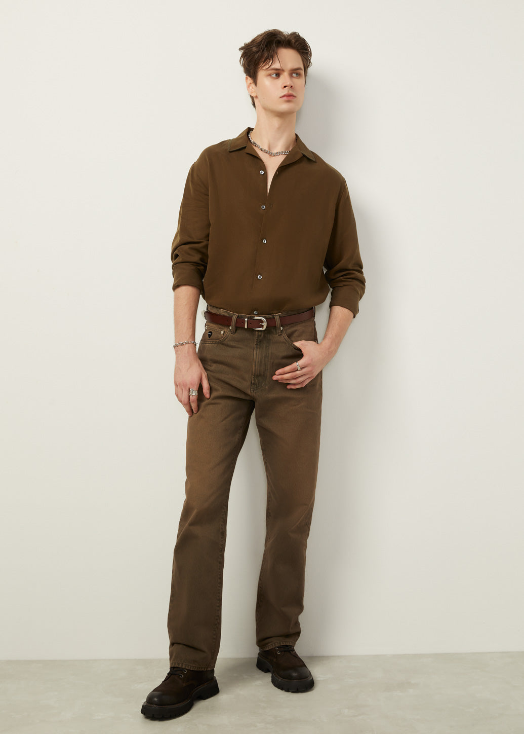 CLASSIC BROWN JEANS