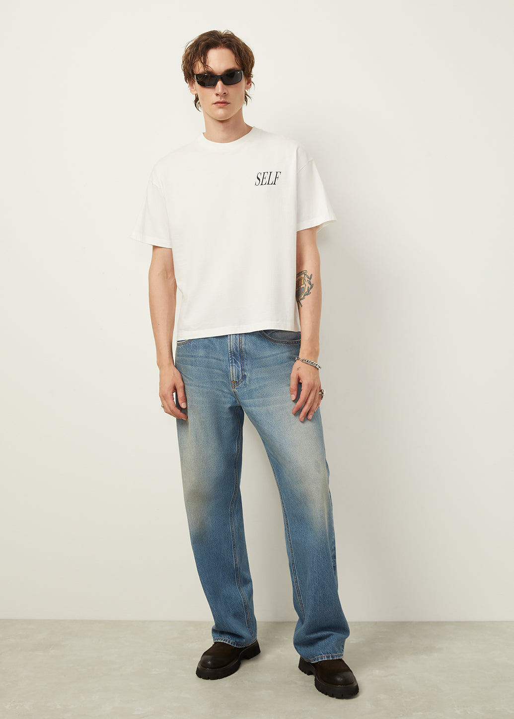 LIGHT WASHED LOOSE JEANS