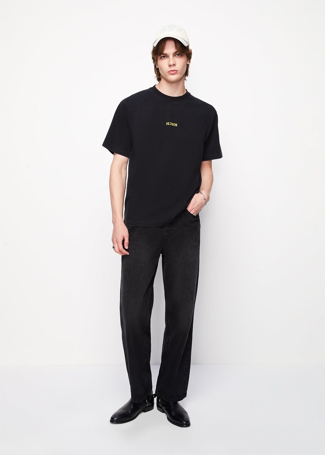 SIGNATURE BLACK STRAIGHT JEANS