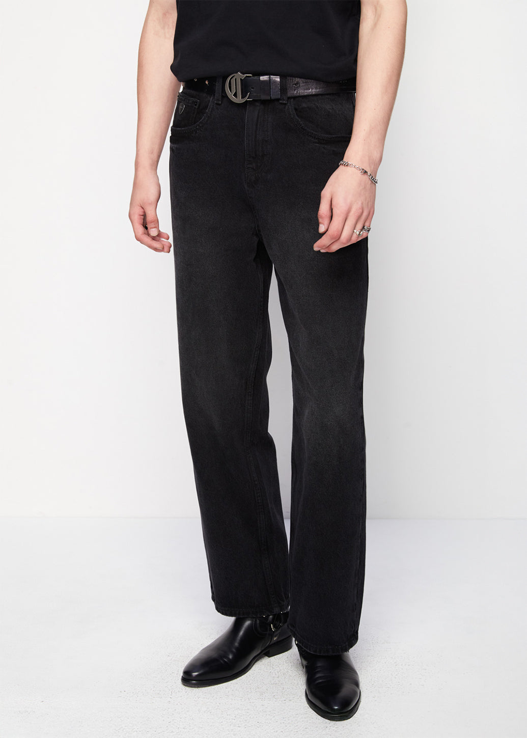 SIGNATURE BLACK STRAIGHT JEANS