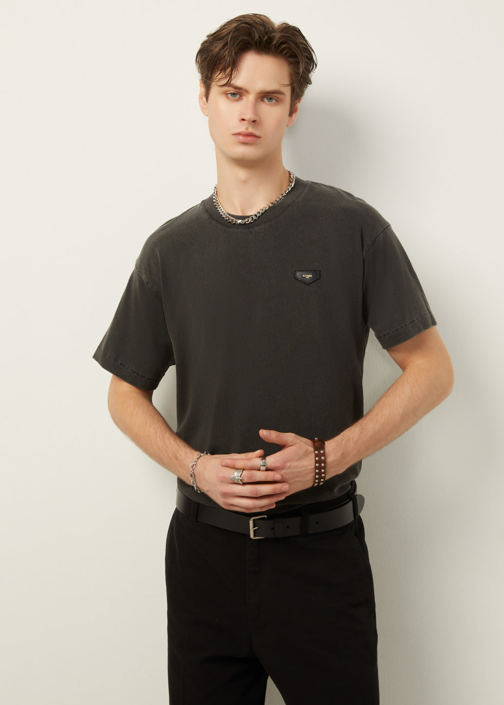 SIGNATURE GOLD EDITION LOGO TEE IN BLACK