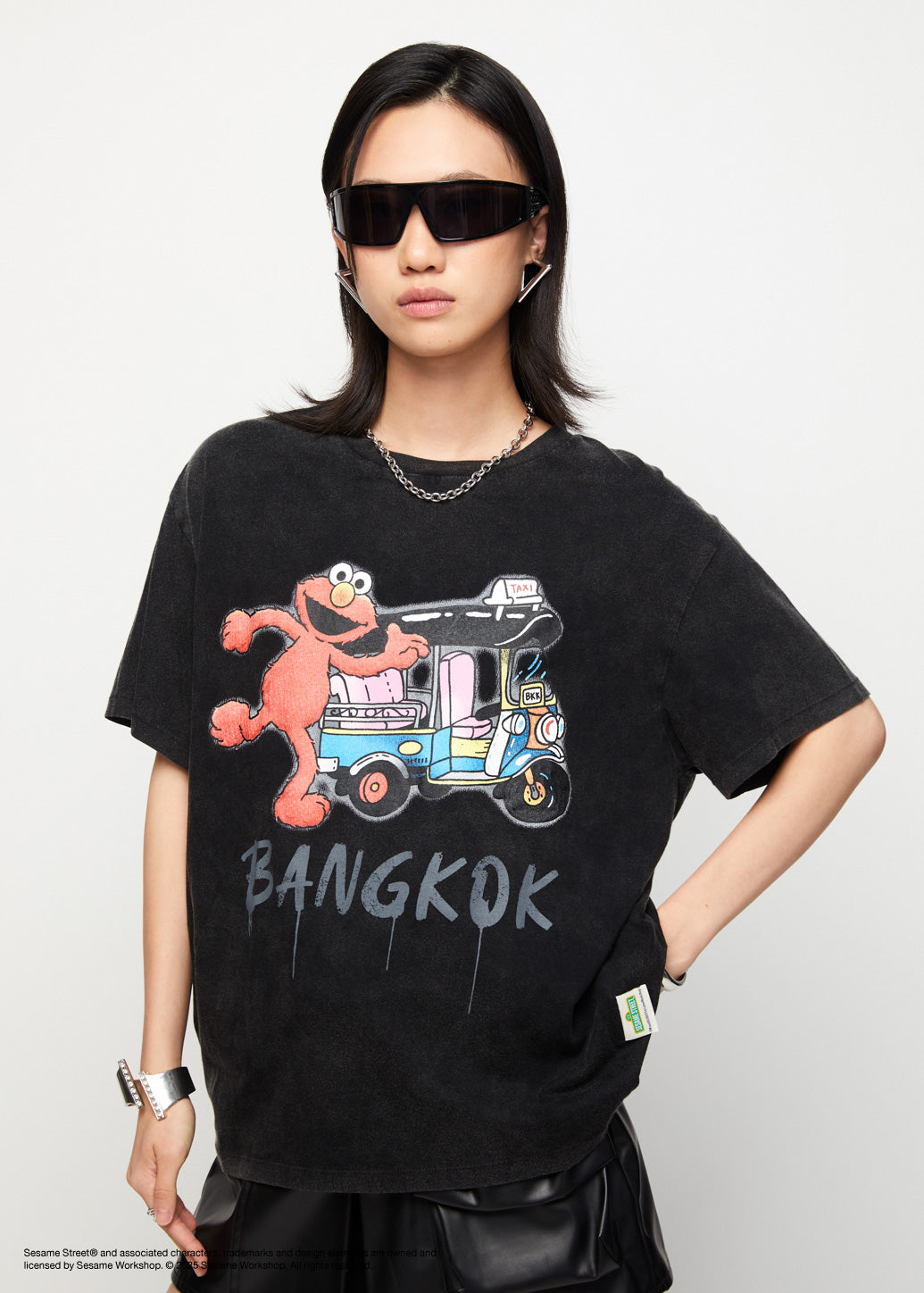 ELMO IN THAILAND GRAPHIC TEE