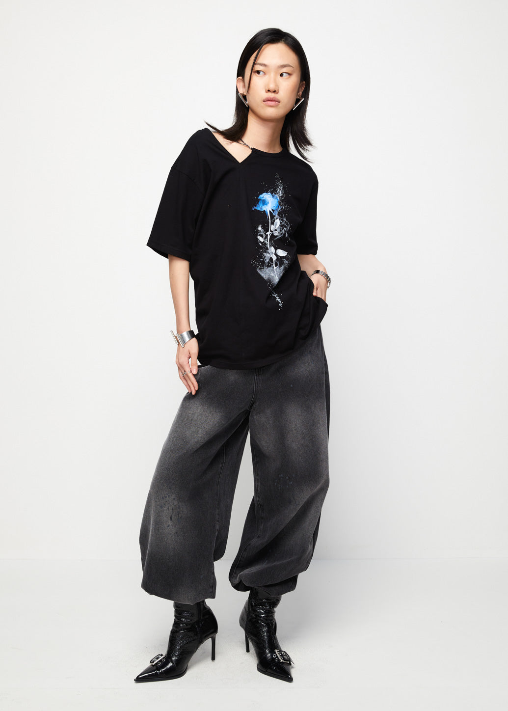 ASYMMETRIC NECK TEE