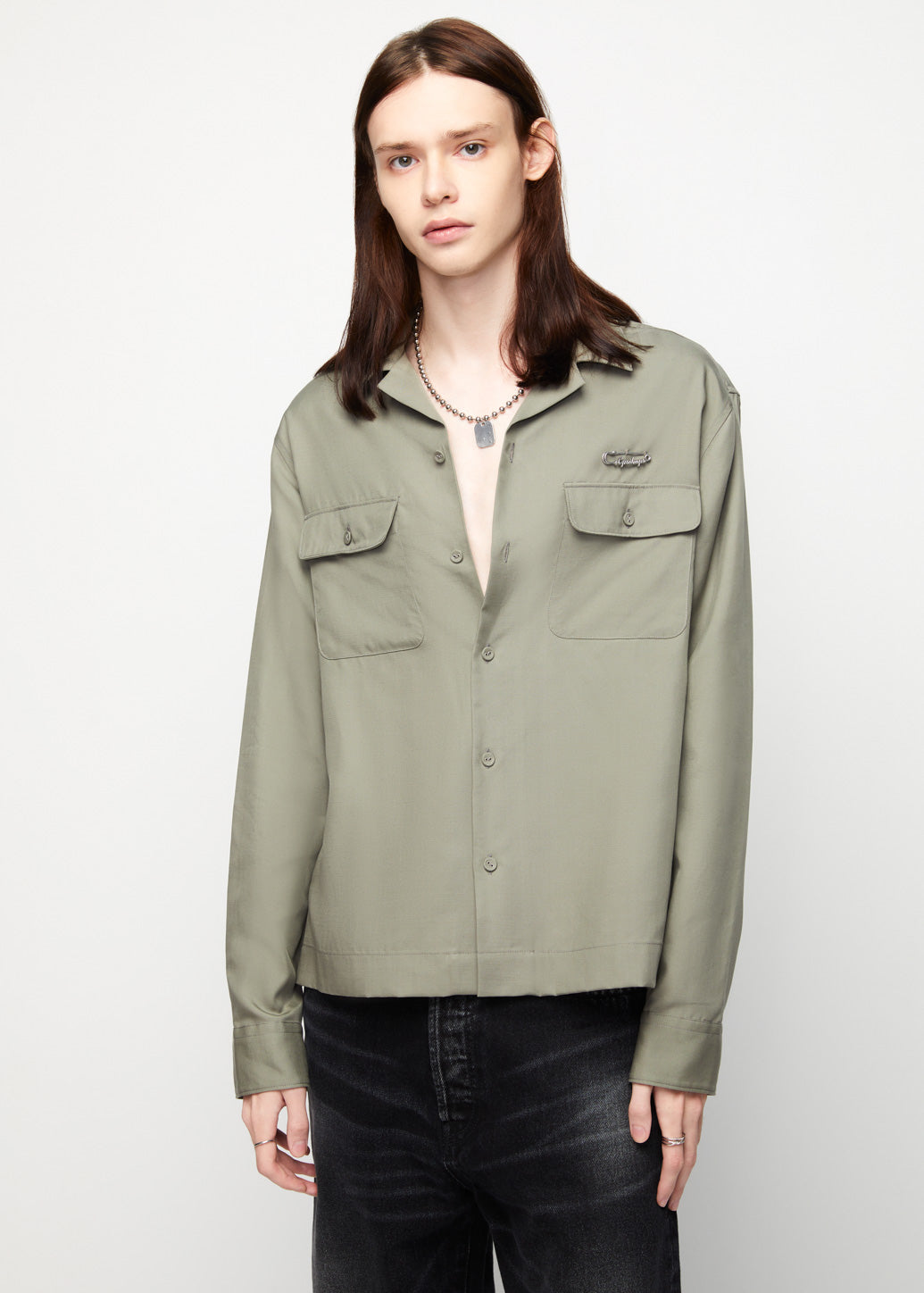 LOGO BROOCH RELAXED SHIRT