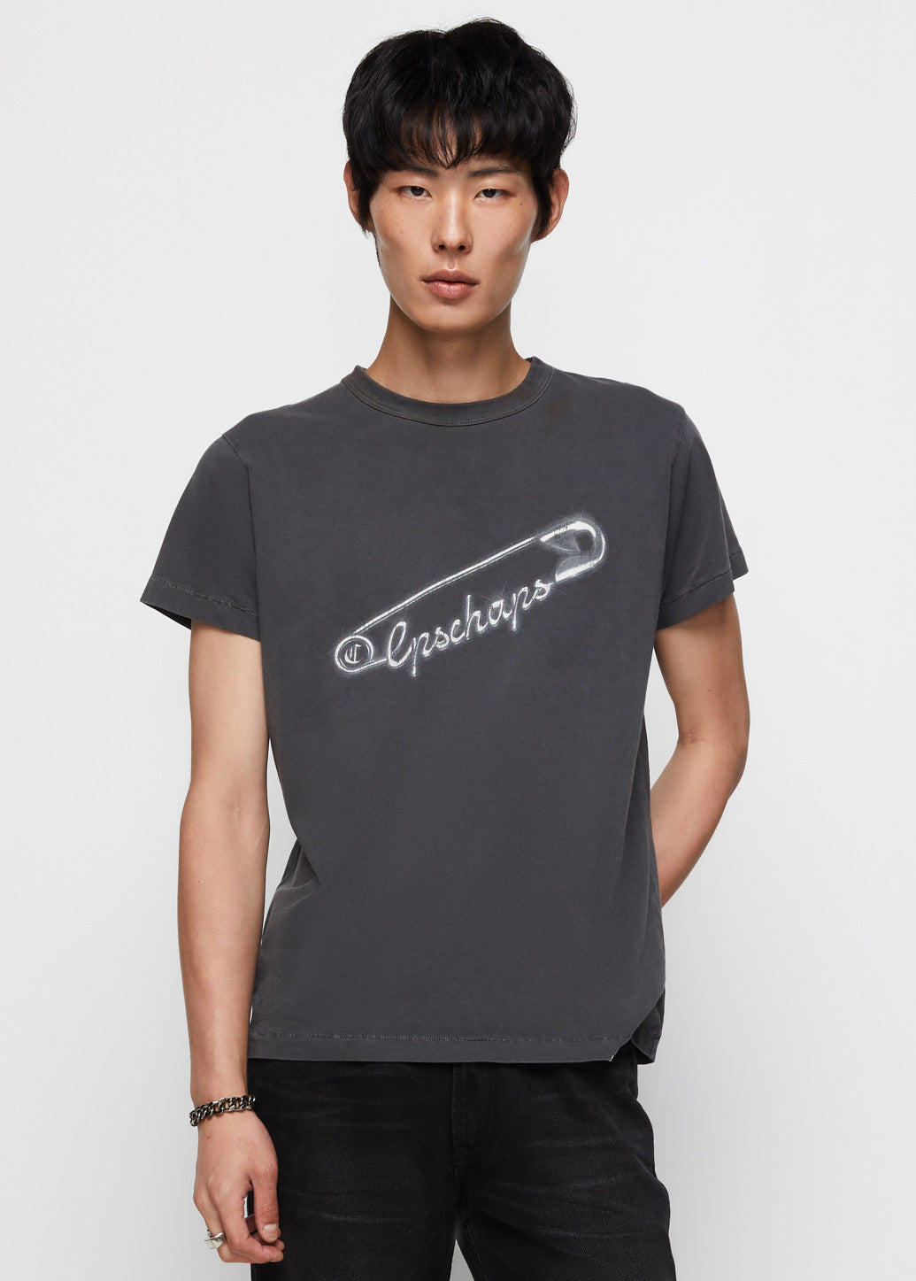 LOGO BROOCH GRAPHIC TEE Black / XL