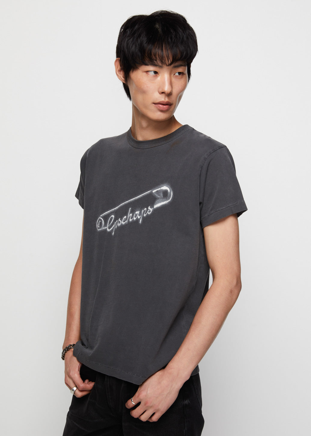 LOGO BROOCH GRAPHIC TEE Black / XL