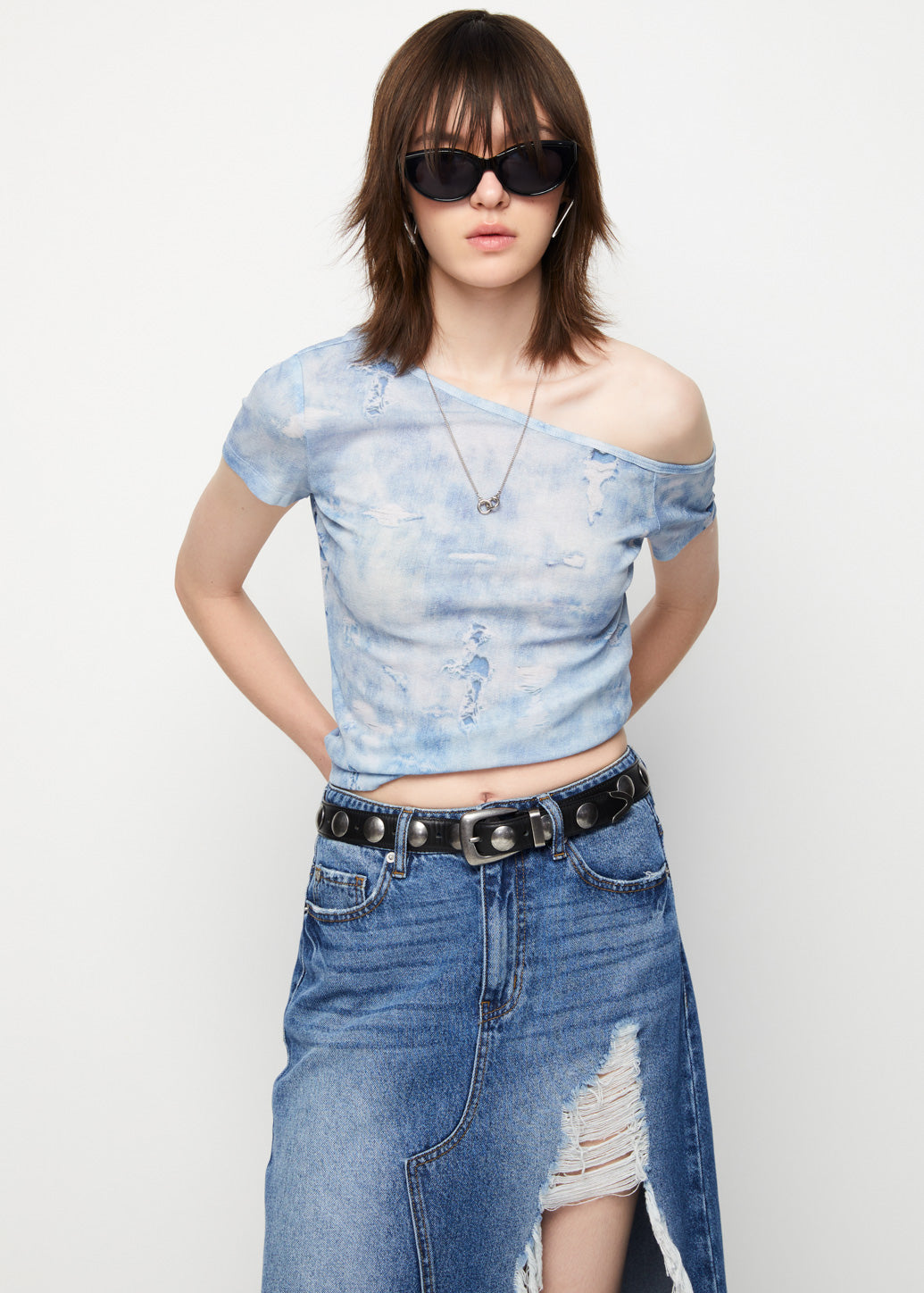 ASYMMETRIC ONE-SHOULDER TEE