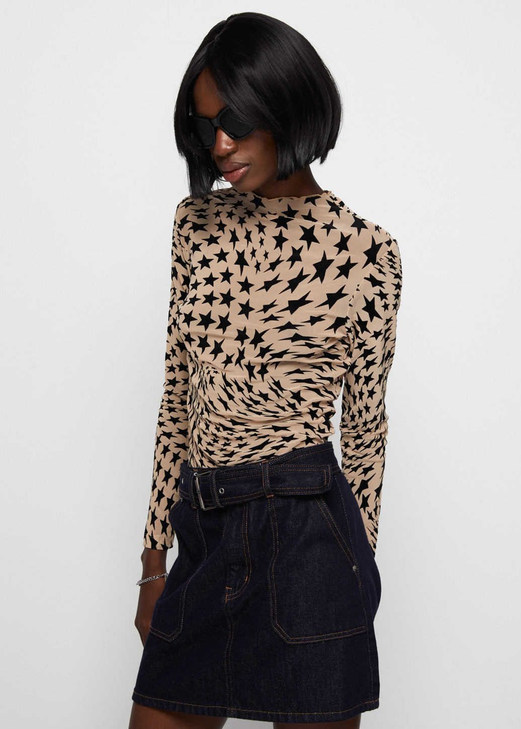 STAR GRAPHIC MOCK NECK TEE