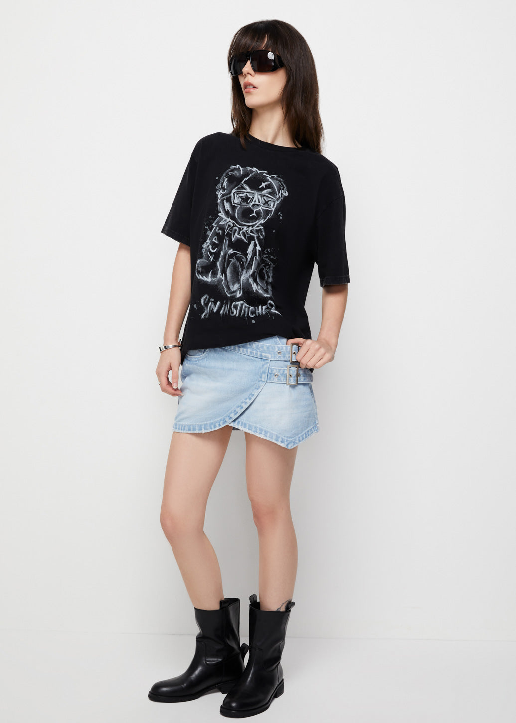 OVERSIZED BEAR GRAPHIC TEE