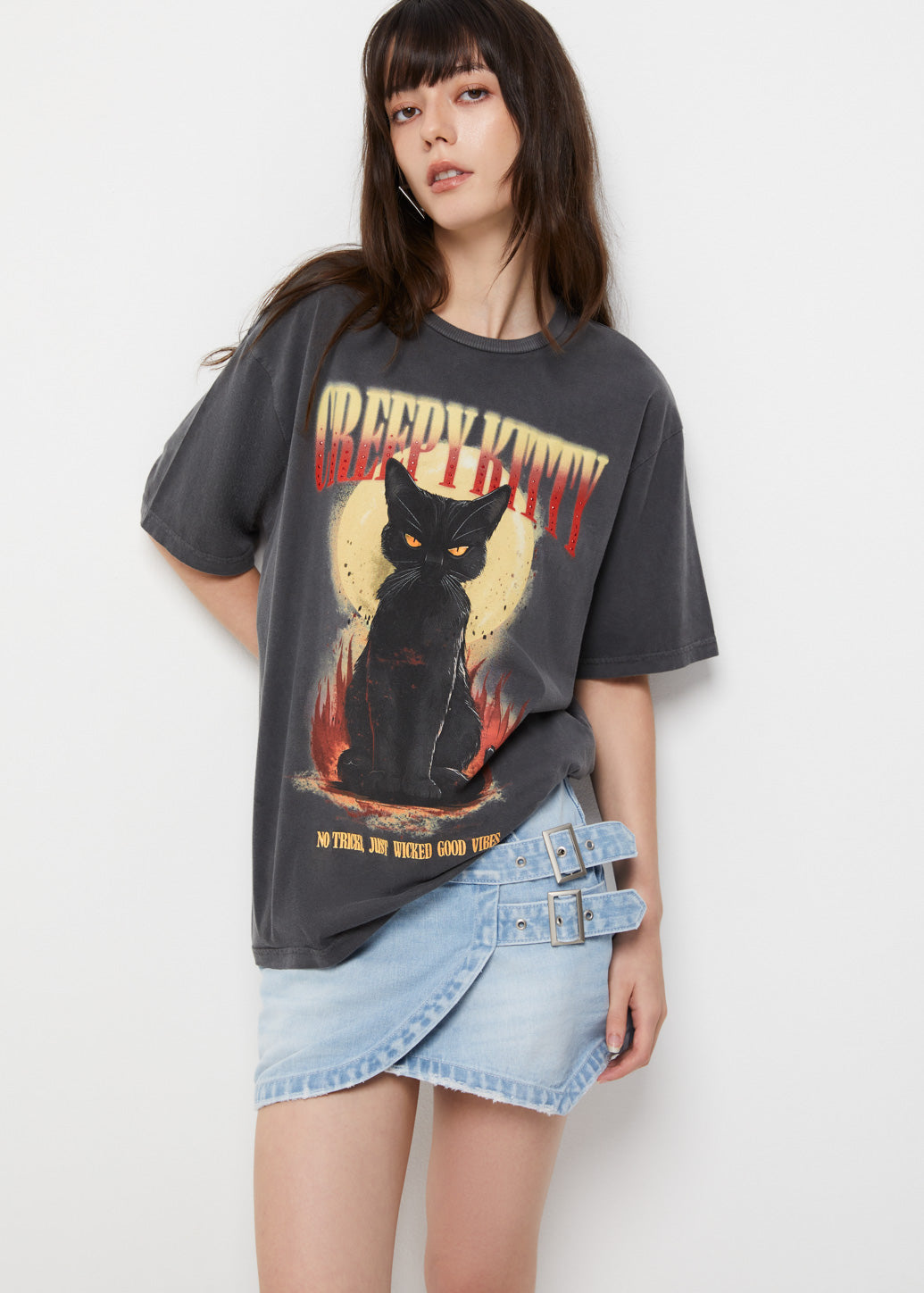 CREEPY KITTY GRAPHIC TEE