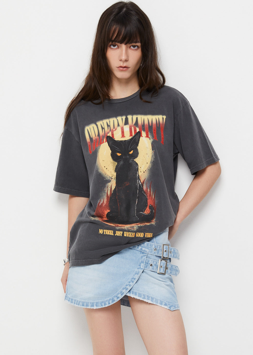 CREEPY KITTY GRAPHIC TEE