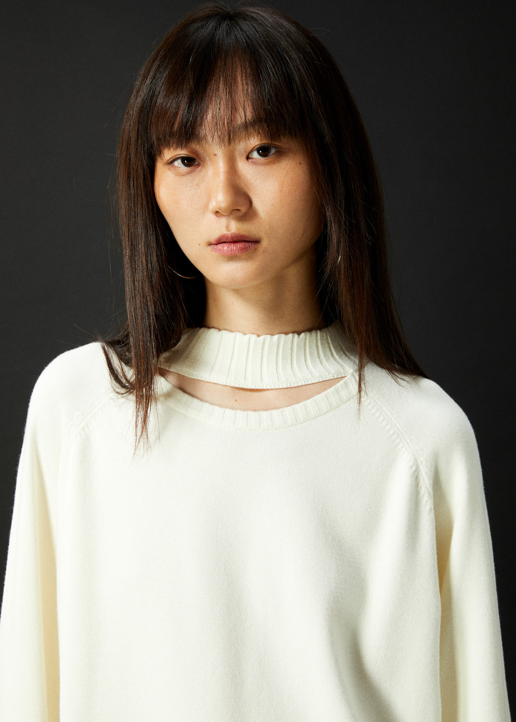 CUT-OUT COLLAR TOP