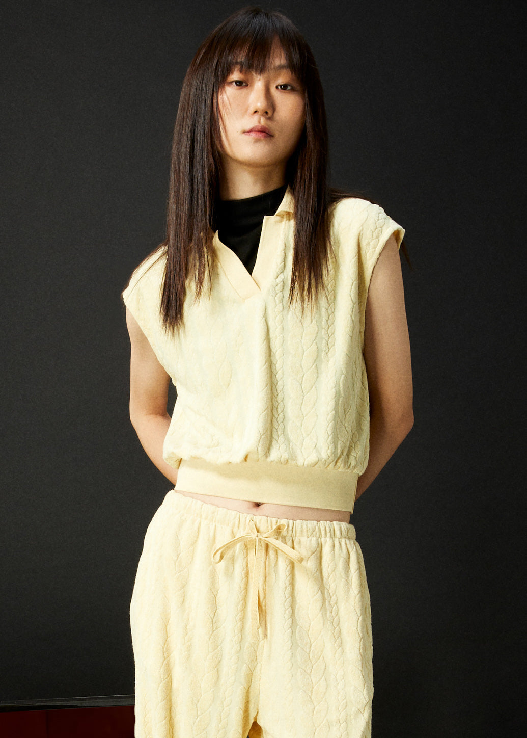 CABLE KNIT TEXTURED SLEEVELESS TOP