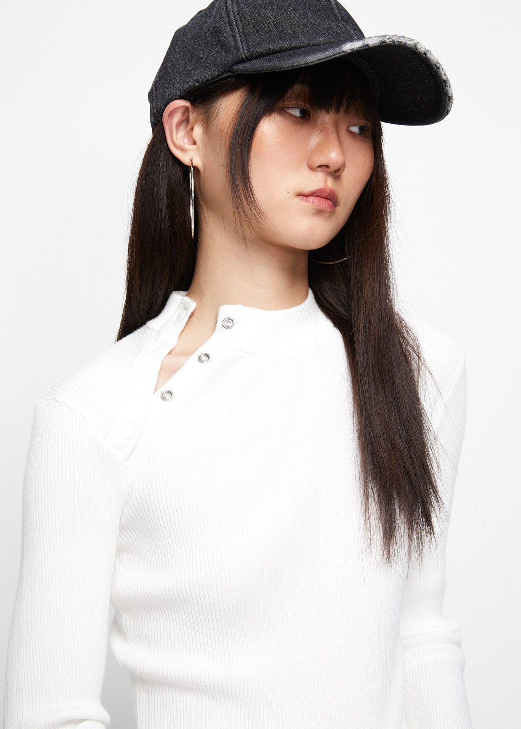 BUTTON DETAIL KNIT TOP