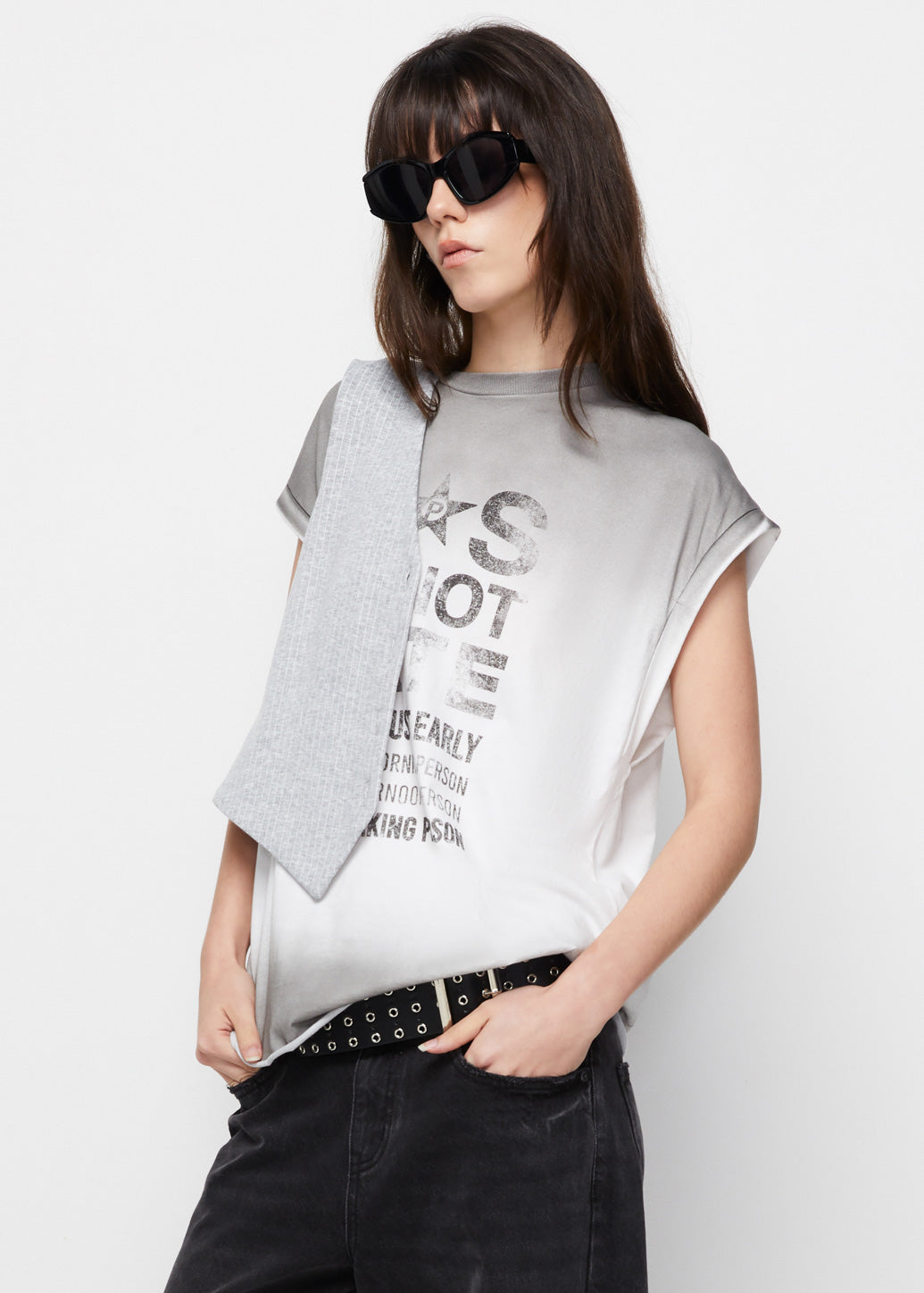 GRAPHIC SLEEVELESS OVERSIZED TEE